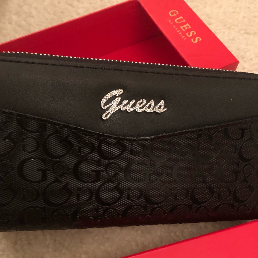 Guess wallet- new with tags